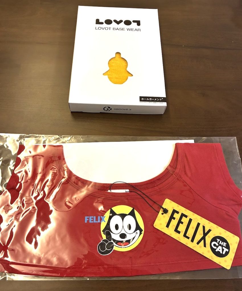 ベースウェア(上)とトップス(下)
ベースウェアは箱で売られている